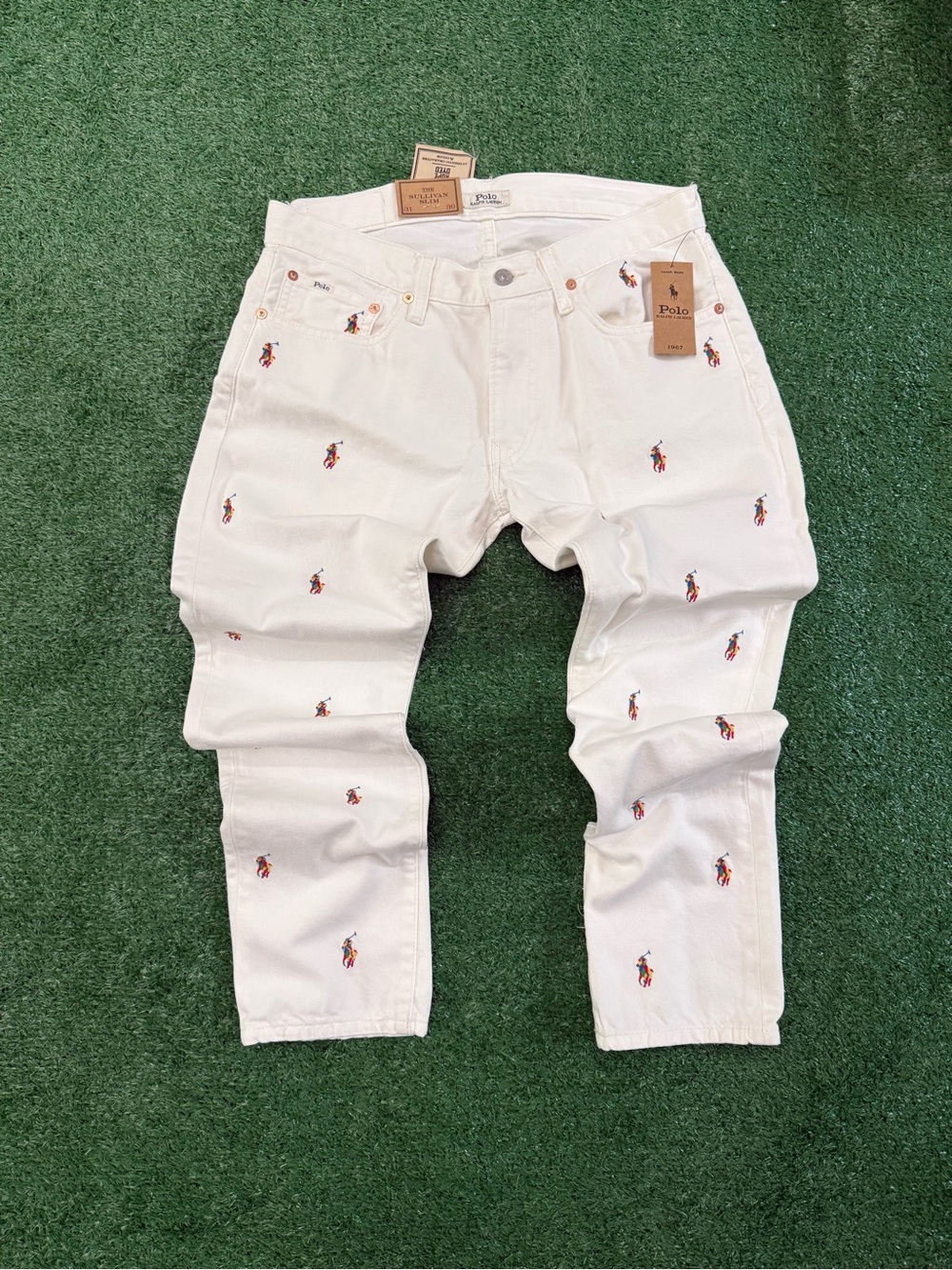 Polo Ralph Lauren The Sullivan Slim Jean – White with Multicolored Horsemen